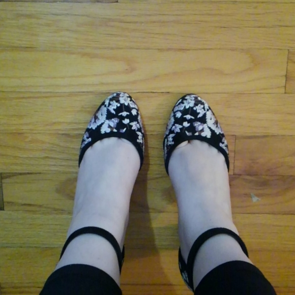 White House Black Market ankle strap heels - Picture 6 of 7